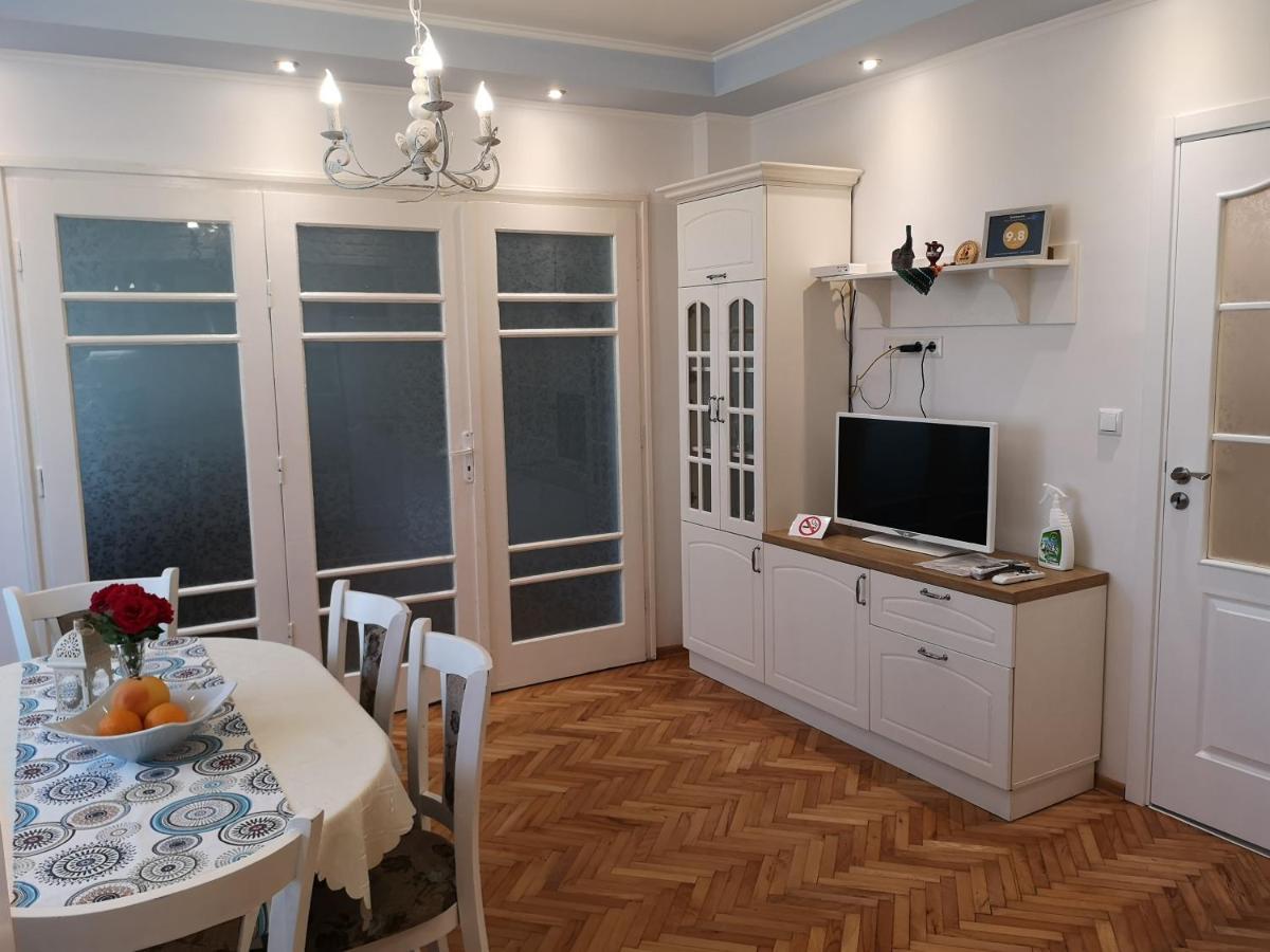 Central Varna Apartment - Lets4Holiday Eksteriør bilde