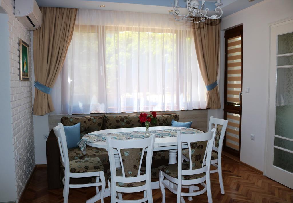 Central Varna Apartment - Lets4Holiday Eksteriør bilde