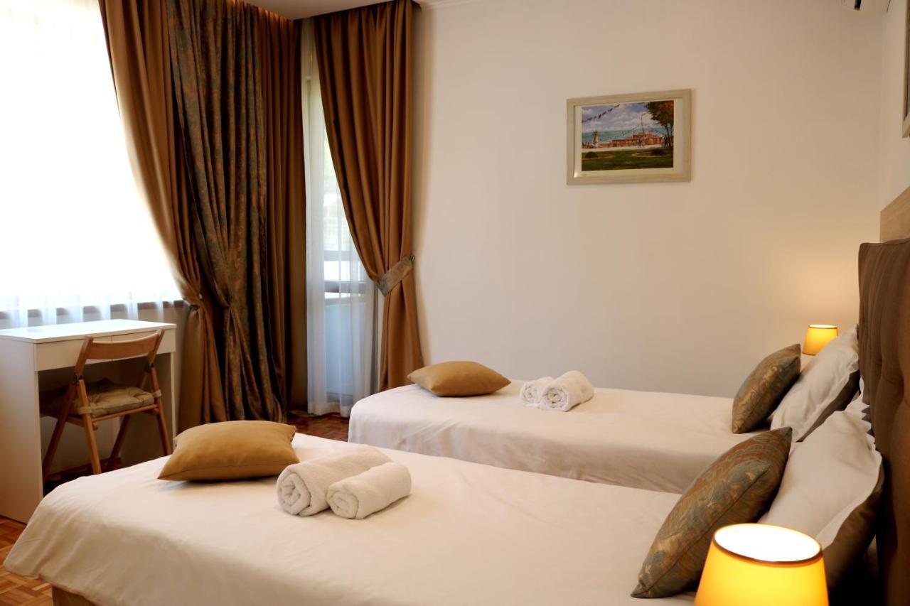 Central Varna Apartment - Lets4Holiday Eksteriør bilde